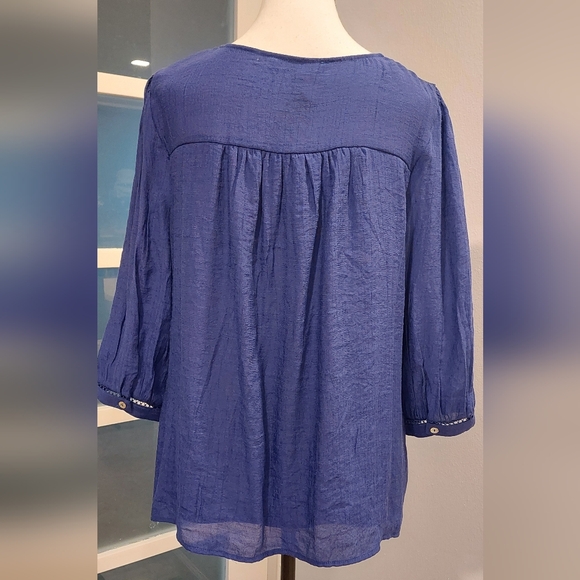 Chic Navy Lace Detail Blouse - Picture 6 of 7